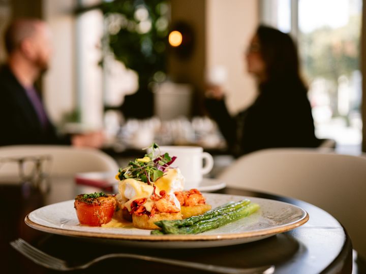 farfurie cu mâncare în restaurantul Fountain