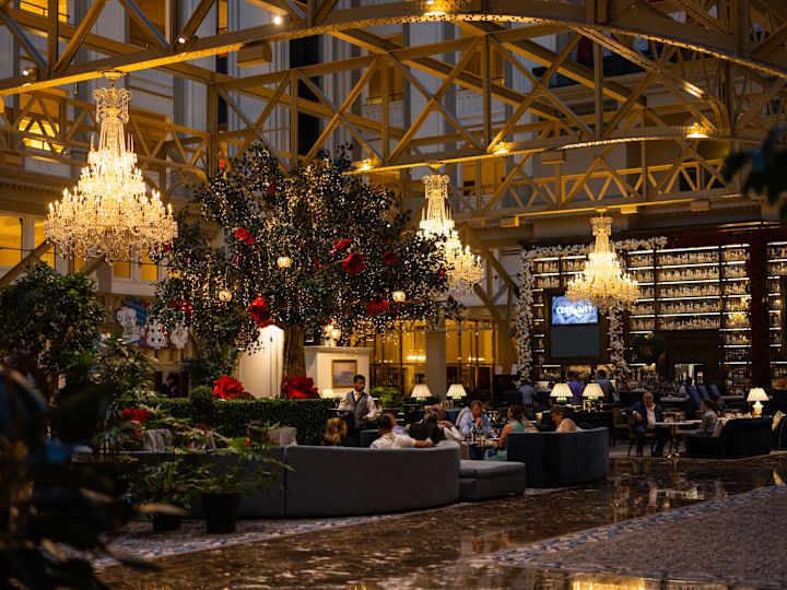 Peacock Alley restaurant, bar and lounge area