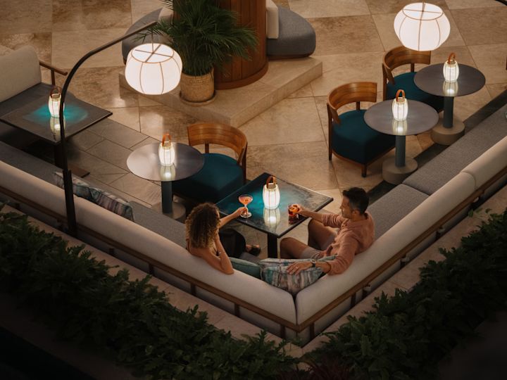 Le couple apprécie une boisson