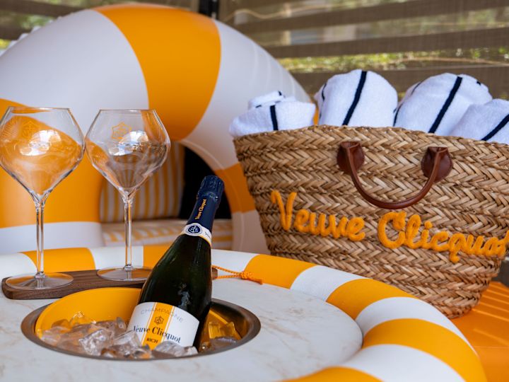 Kolam Renang Veuve Cabana