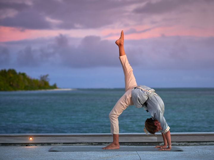 Yoga apusului pe avioane.