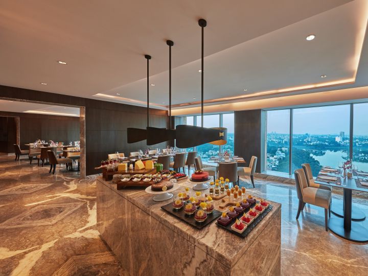 Comptoir buffet et coin détente du salon exécutif