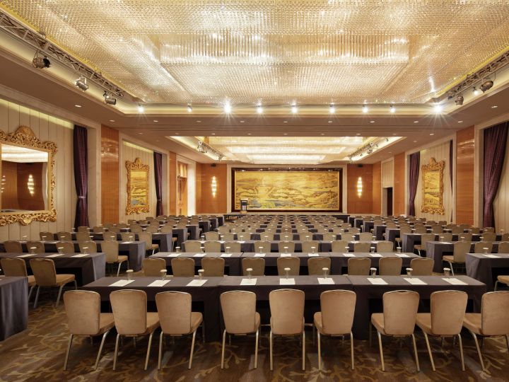 Meeting room in classroom setup