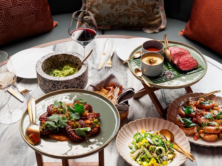 Table de salle à manger du restaurant GRETA OTO Hamburg, plats exclusifs