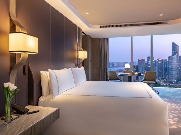 King Deluxe Room with One King Bed and view