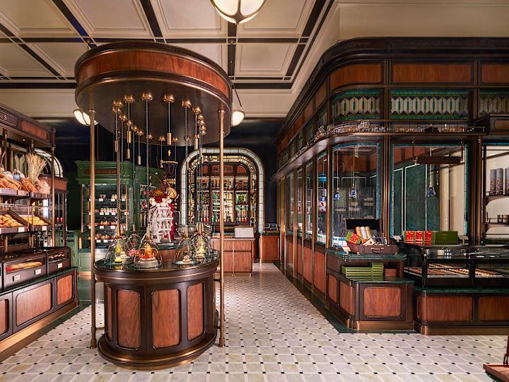 Area Ritel Butik Meja Churchills