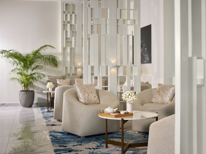 Espace salon du hall de l’hôtel