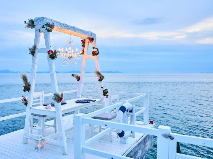 Dîner romantique au bord de la jetée