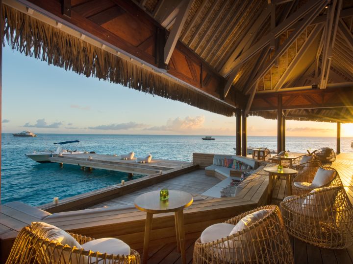 Bar-salon avec vue sur l'océan