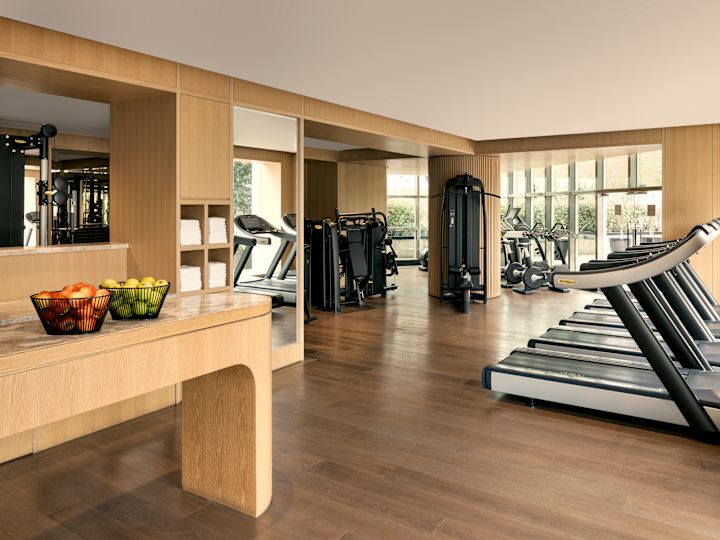 Fitnesscenter mit Laufbändern