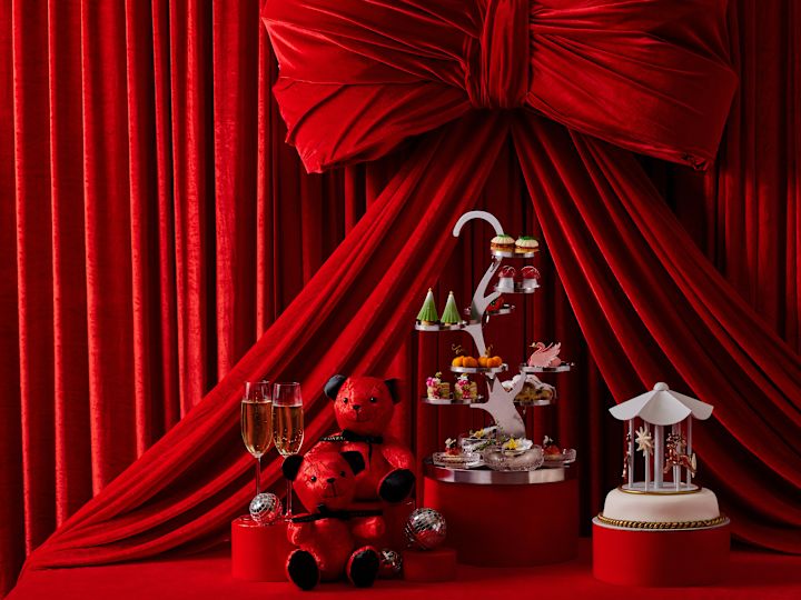 Dekorasi Perayaan Merah di Hotel