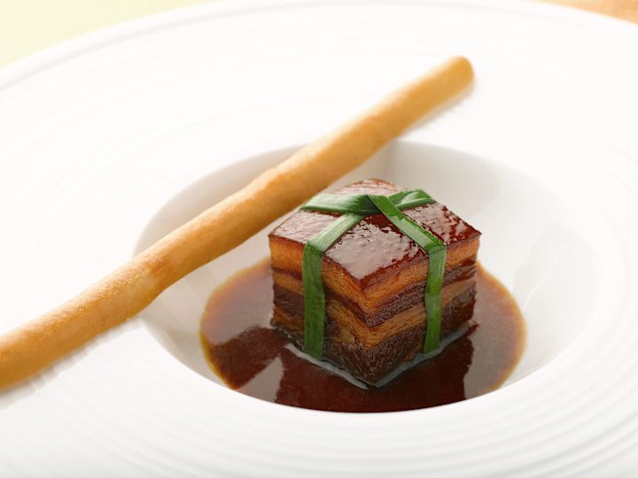 Pork belly 'Dong Po' served with crispy spring roll