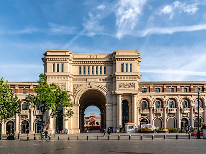 la grande porte d'entrée de Minyuan Plaza