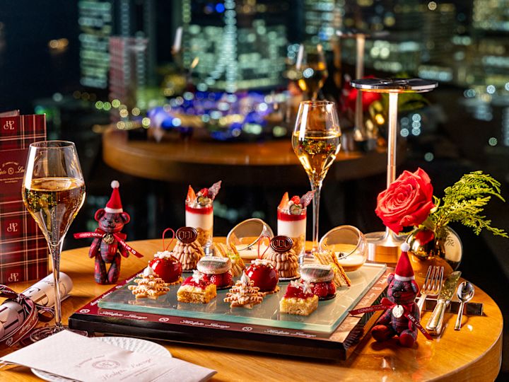 Weihnachts-Nachmittagstee, Rosen, Champagner, Conrad-Bären