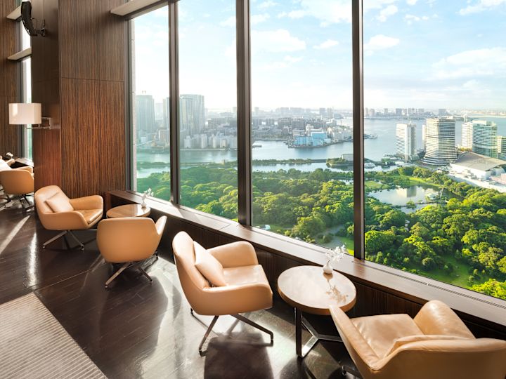 Vingt-huit restaurants et salle à manger avec vue sur la ville