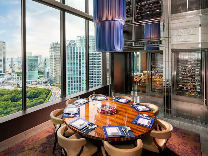 Restaurant "China Blue", Speisesaal, Fenster mit Blick auf die Stadt