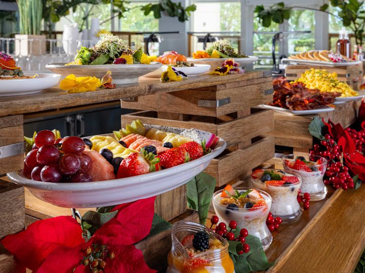 holiday dining, breakfast buffet
