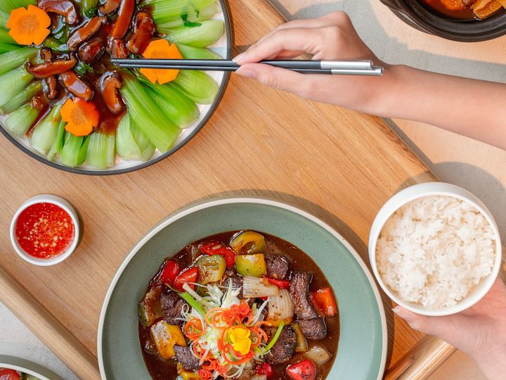 さまざまなアジア料理のマーチャントトップダウンビュー