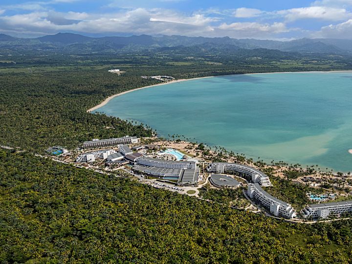 Luftaufnahme vom Außenbereich des Hotels