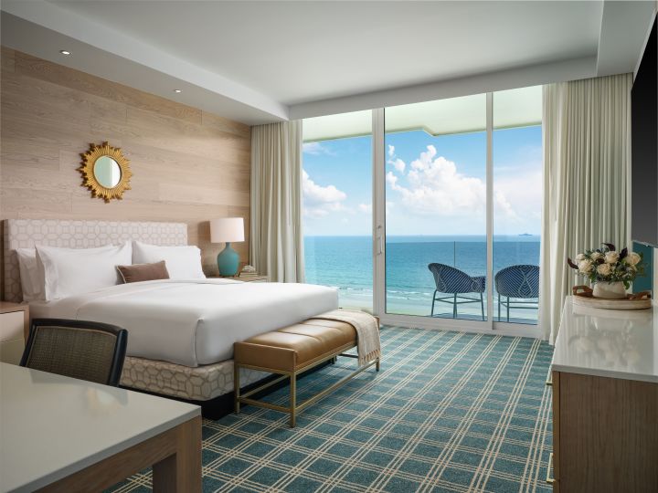 Guestroom Suite with King bed and Ocean View