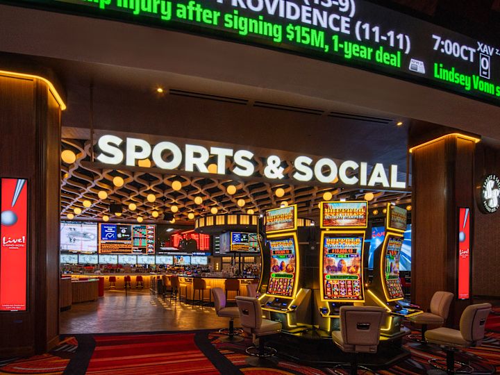 스포츠 및 소셜 루이지애나 - 슬롯 머신 및 테이블이 있는 바 입구