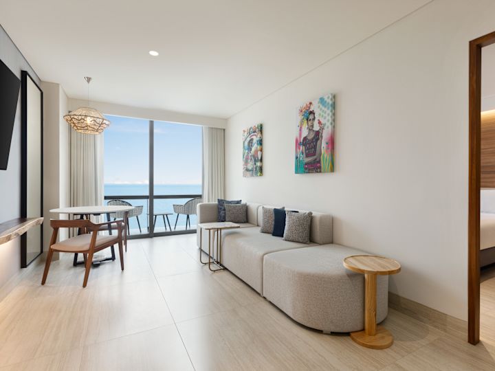 Sala de estar de la suite con vista al dormitorio