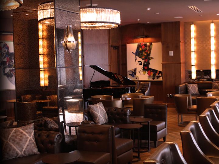 公共带酒吧的休息区