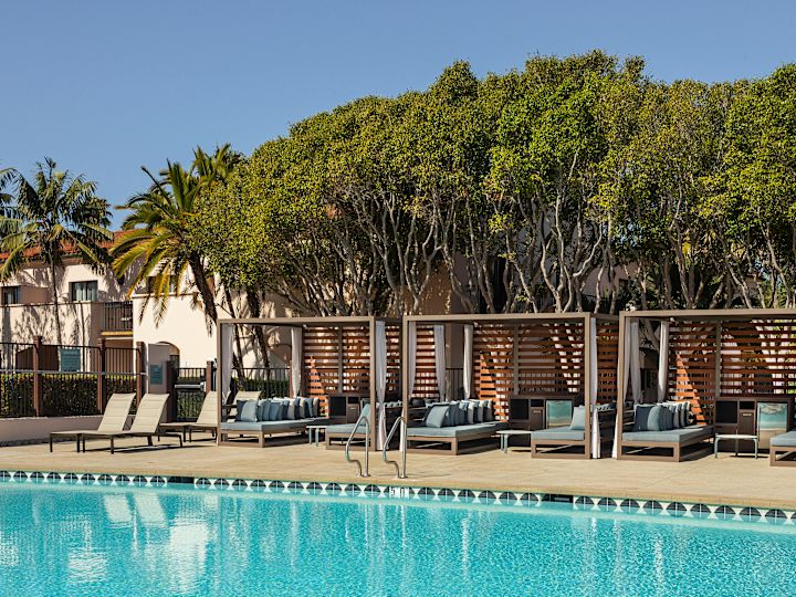 室外泳池，凉亭