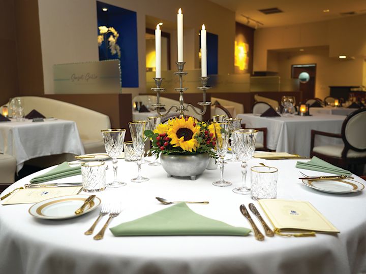 Royal Dinner table setup