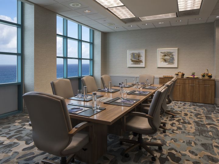 Kurul Toplantı Masası, Ofis Sandalyeleri ve İçecek İstasyonu