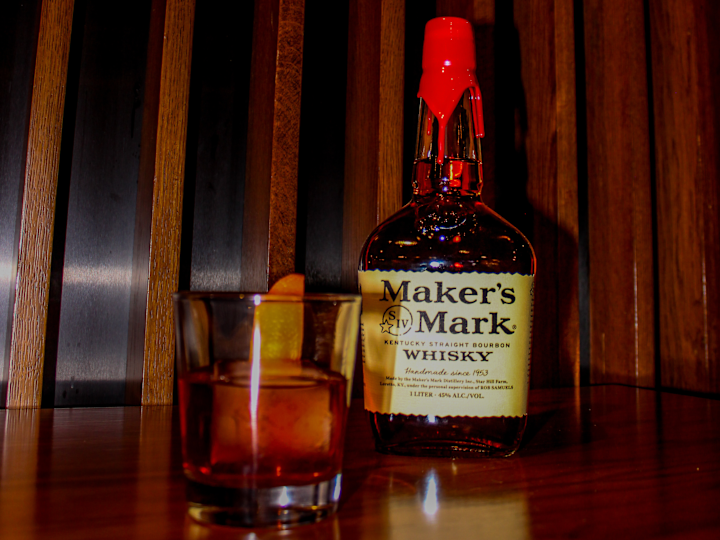 şişe üretici işareti ve bardak