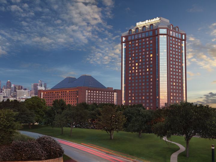 Hilton Anatole Grounds, buitenkant hotel