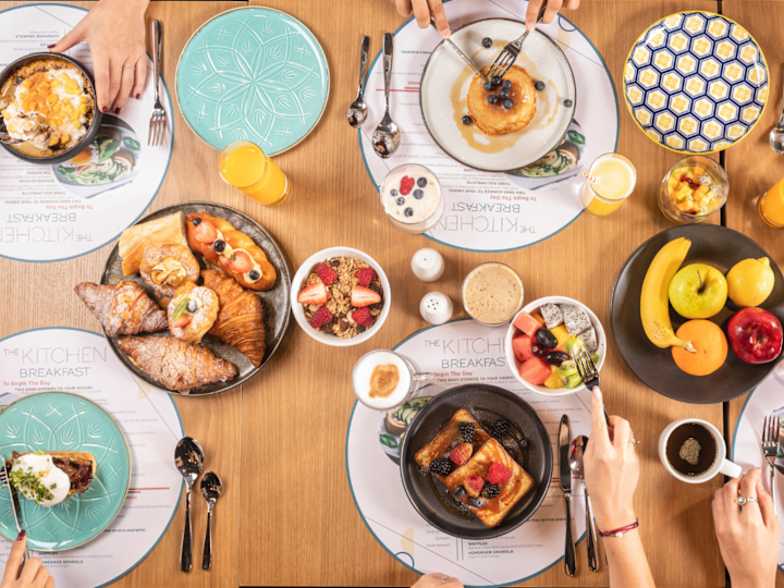 お食事のテーブル