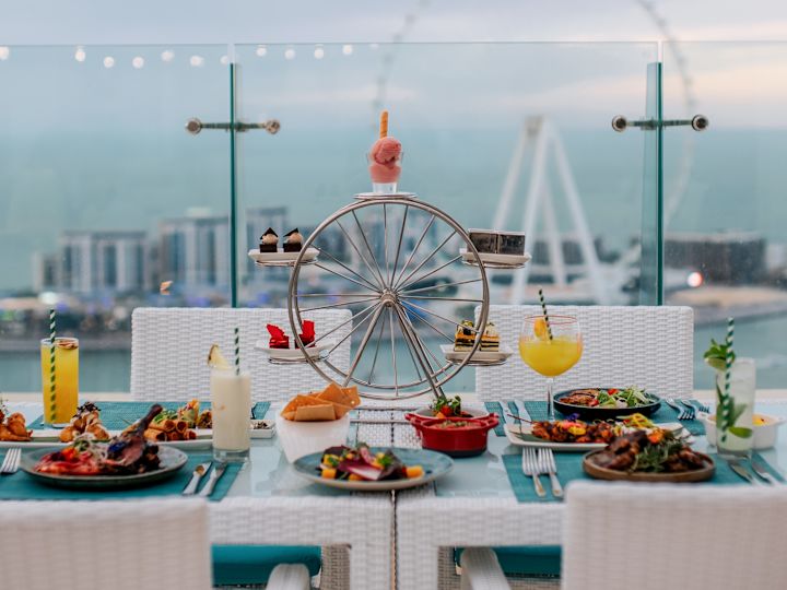 Pure - Sunset brunch table setup