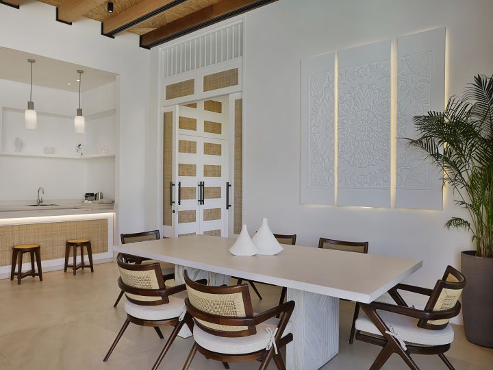 Suite Wet Bar and Dining Area
