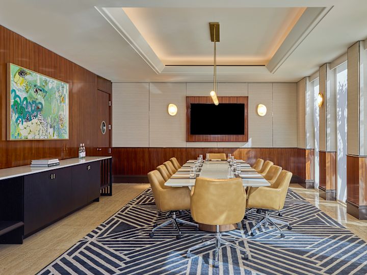 TV가 있는 리알토 보드룸