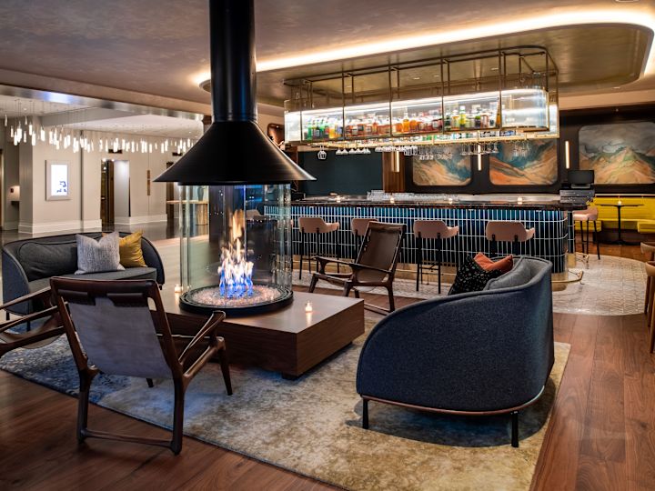 Area Duduk Rosebay Bar