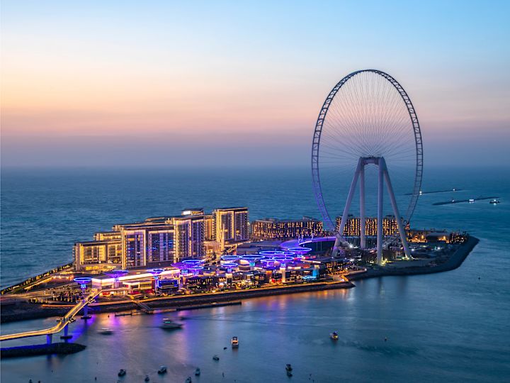 Buitenkant hotel en Ain Dubai's hoogste reuzenrad ter wereld
