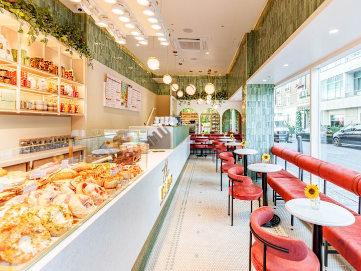 EL&N Bar and Dining Area