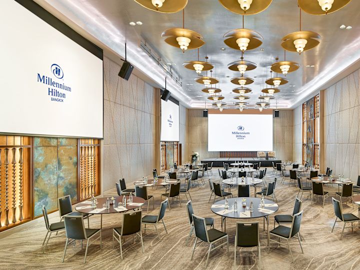 tables and chairs in in Thonburi Ballroom with large screens