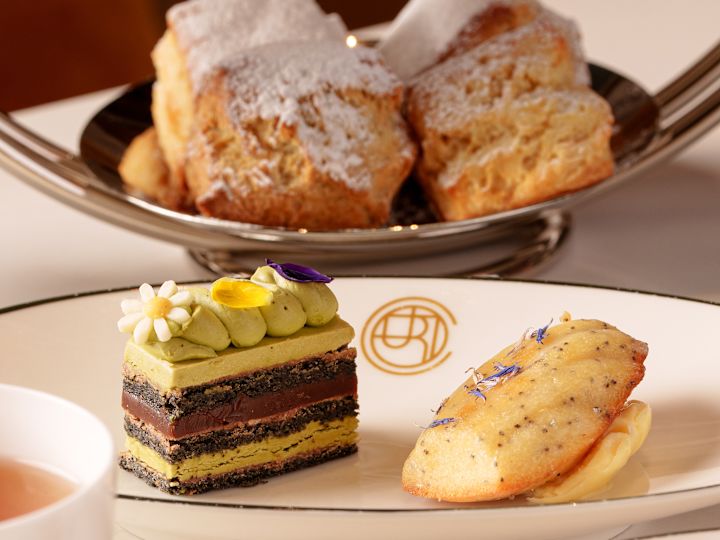 Gustări la ceaiul de după-amiază la restaurantul The Court