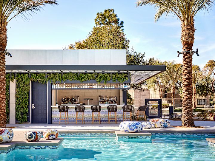 outdoor pool bar