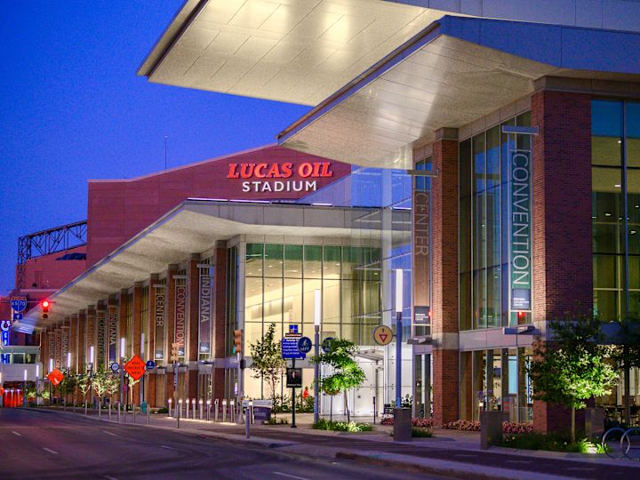 Konferenční centrum Indiana Convention Center a stadion Lucas Oil Stadium