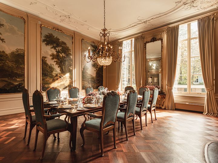 Maurer vergaderzaal met plaats voor twaalf gasten