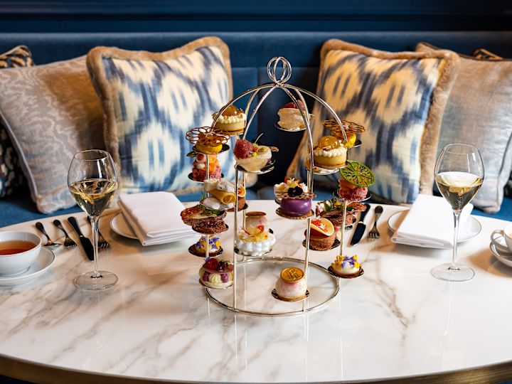 Tingkat kue teh sore Peacock Alley