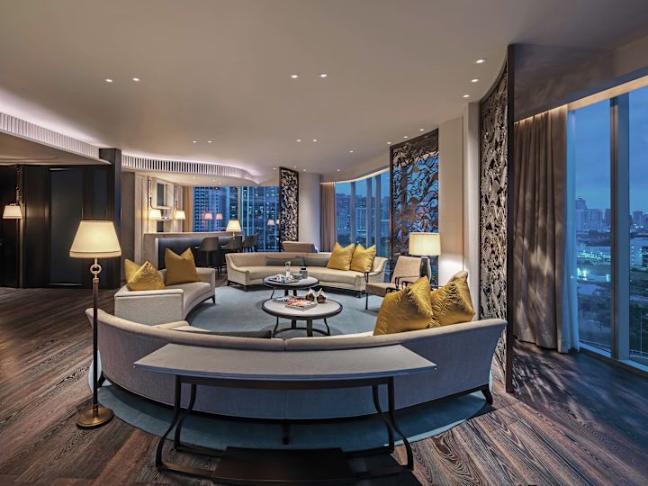 Royal Suite Living Room