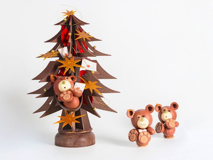 Peacock Alley Christmas Yule mit dekorativen Speisen und Bären