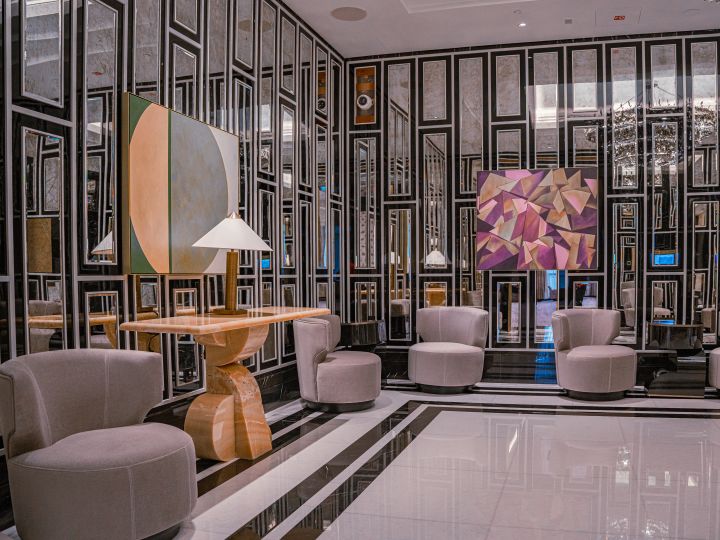 Tembakan tempat duduk pertemuan dengan cermin