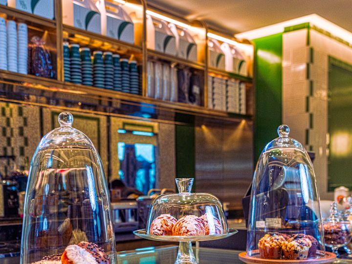 「ヴォランテ・レストラン」、ペストリーとケーキのカウンター