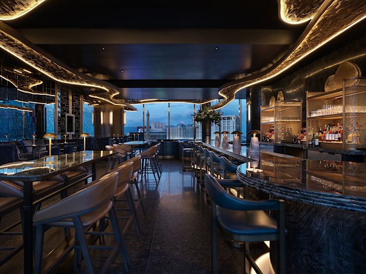 Bar et espace salon Hard Shake, vue de la ville depuis la fenêtre